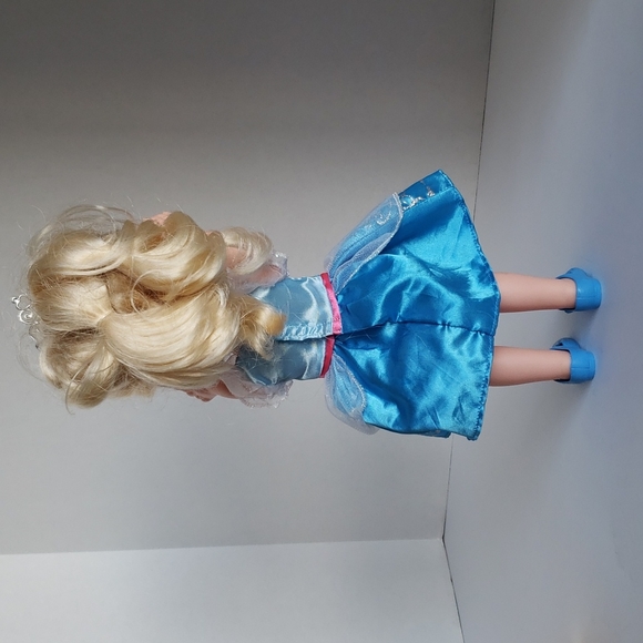 Disney Princesses Cinderella & Belle - Picture 5 of 11